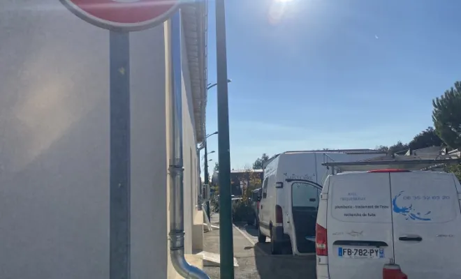 gouttière en zinc , Taradeau, Monsieur Axel TRIQUENEAUX