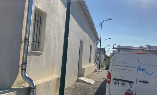 gouttière en zinc , Taradeau, Monsieur Axel TRIQUENEAUX